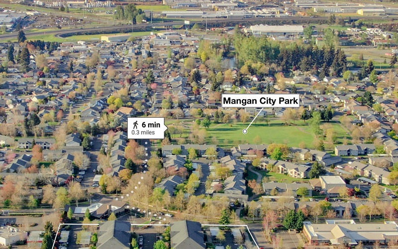 aerial view of Stone Ridge Apartment community with nearby Mangan City Park